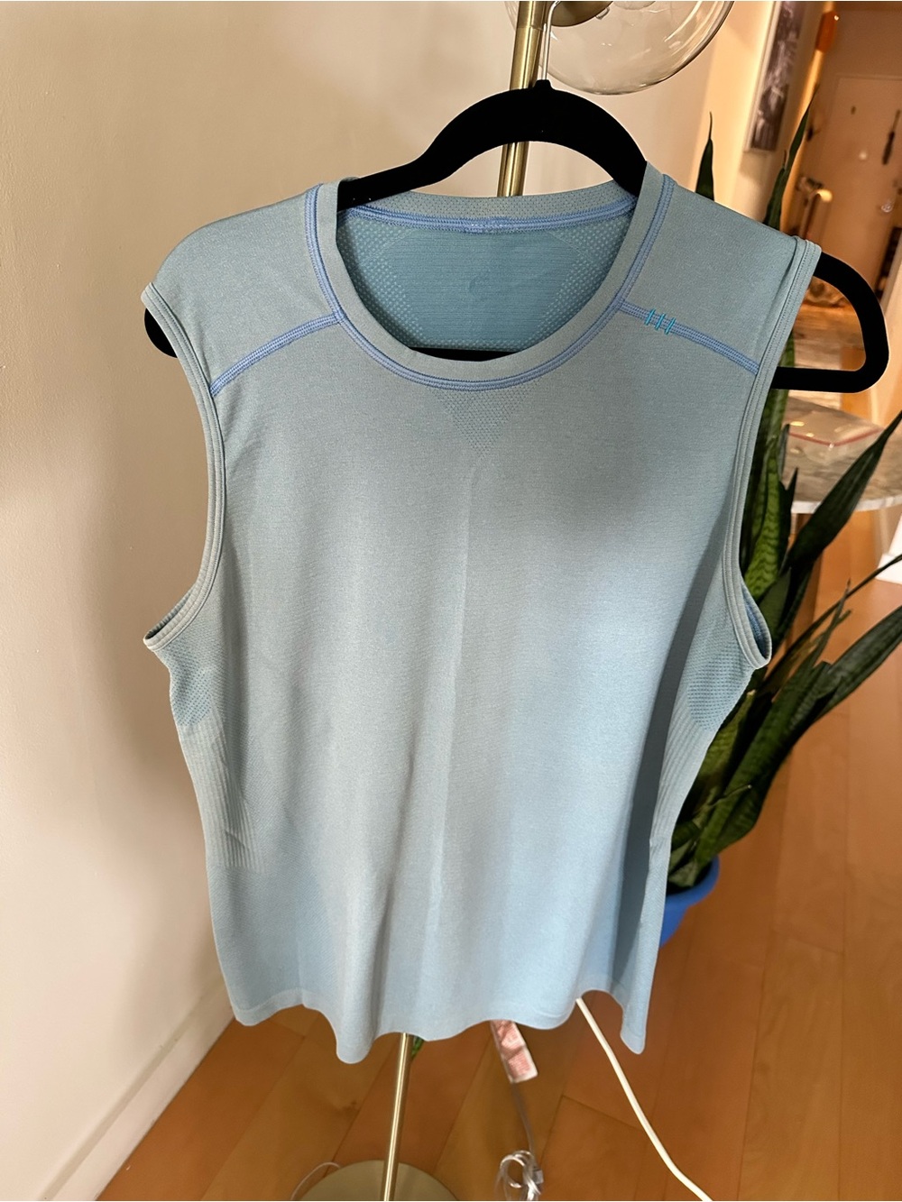 Men’s lululemon athletica Light Blue Sleeveless Tank Top